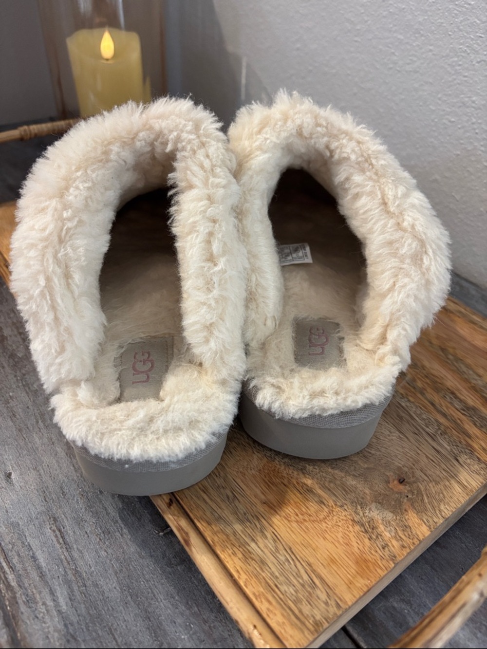 Women’s UGG Tazz Braid Slippers worn inside once size 9 women’s - Picture 3 of 8